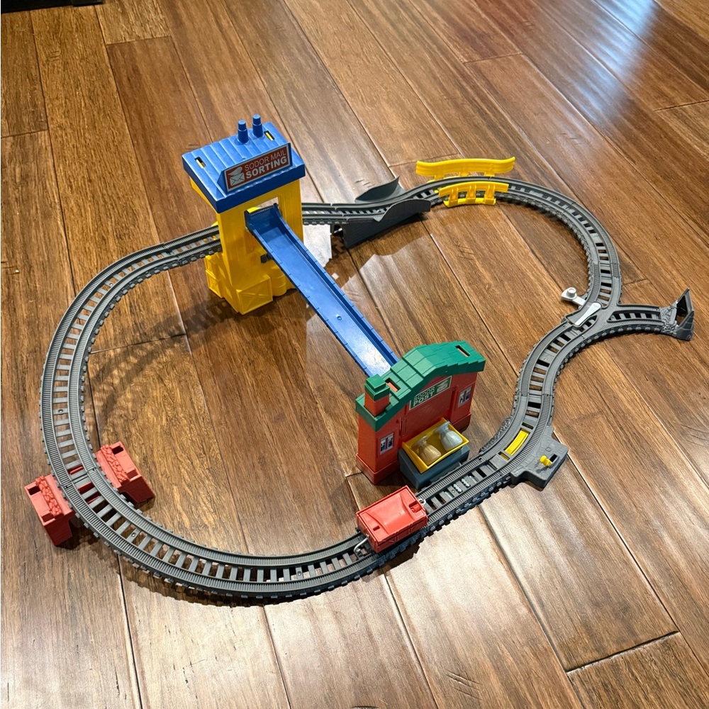 Thomas Sort and Switch Mail Train Station
